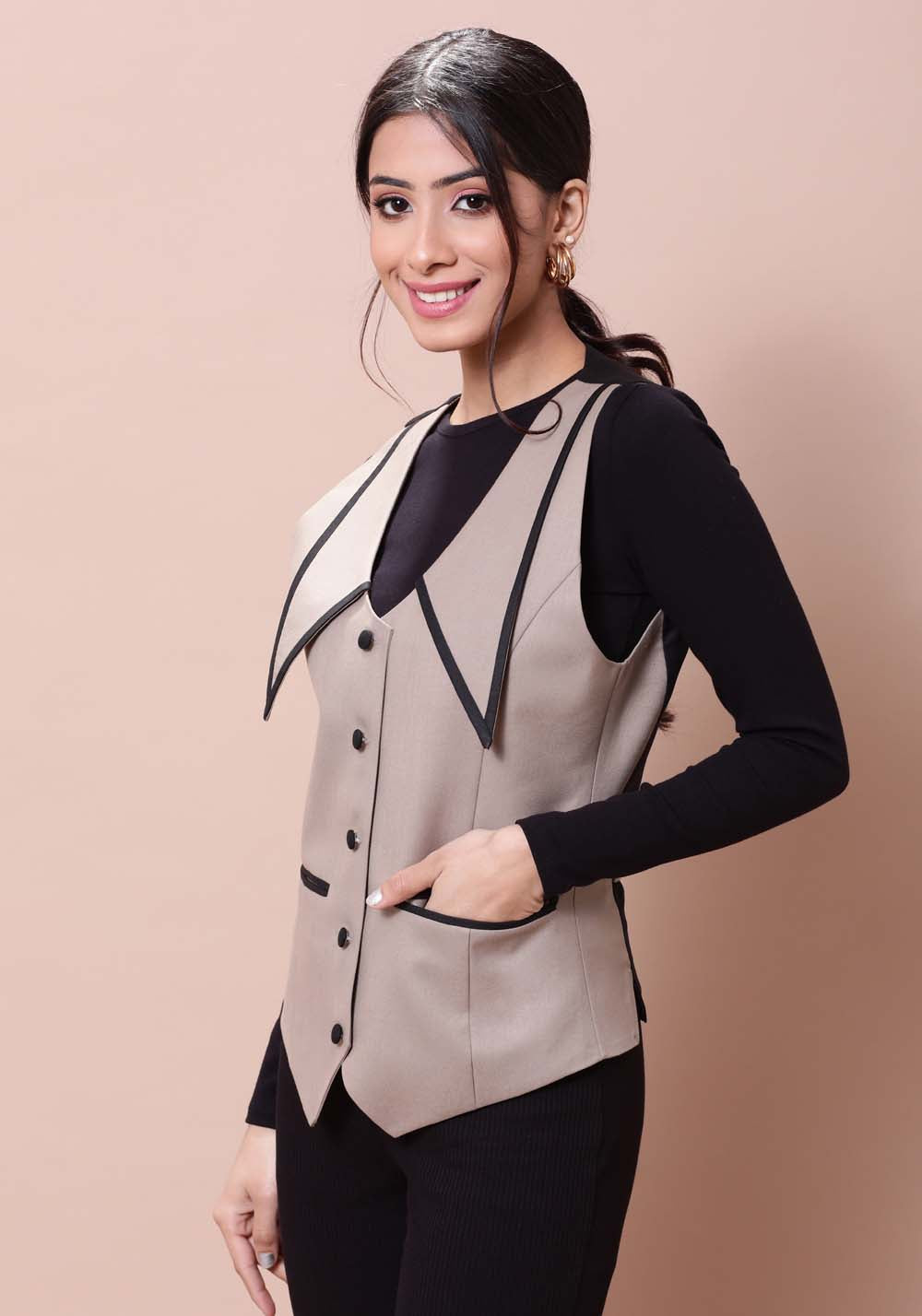 Exaggerated Collar Waistcoat- Black
