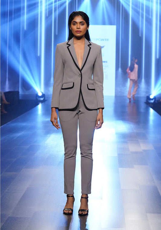 Power suit with piping details