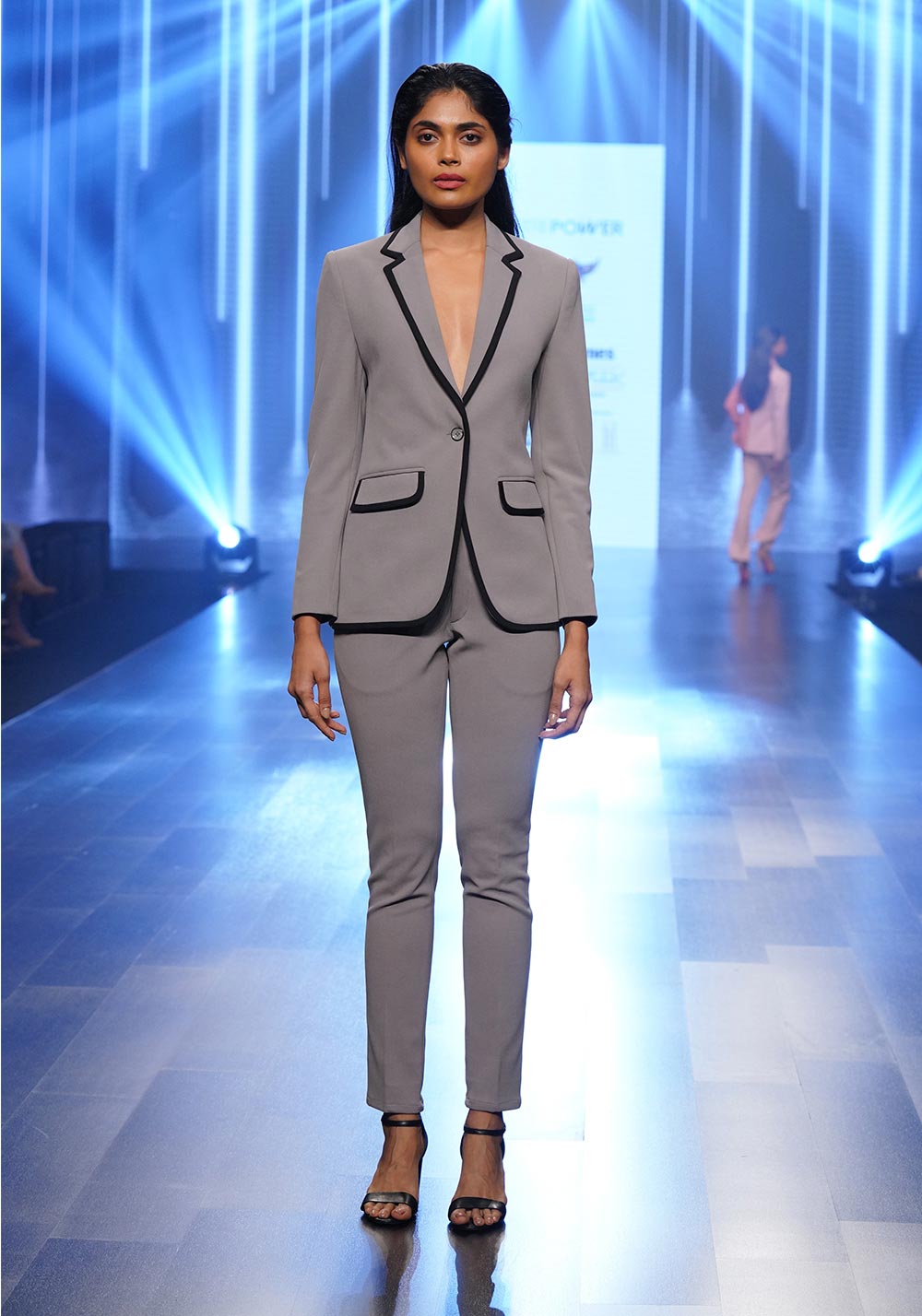 Power suit with piping details