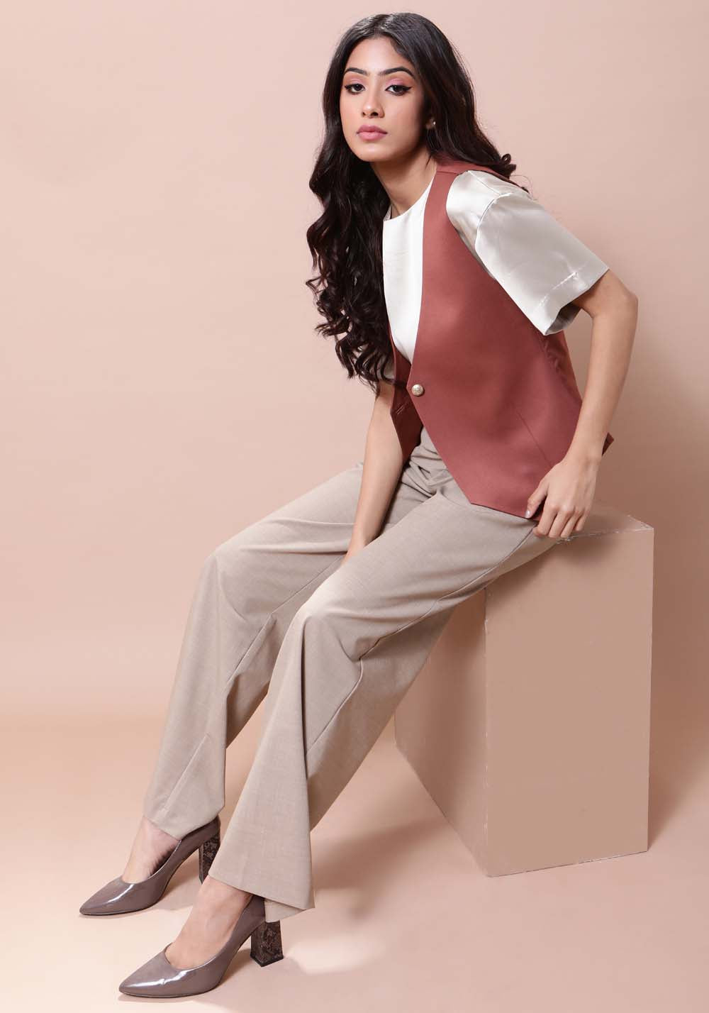 Waistcoat With Angular Hem- Brown
